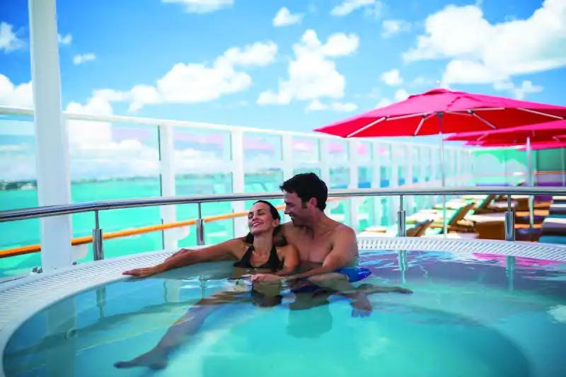 Relájese en buena compañía en el exclusivo Vibe Beach Club a bordo del Norwegian Bliss (NCL) CRUCEROS ALASKA NORWEGIAN BLISS CRUCEROS CARIBE NORWEGIAN BLISS CRUCEROS RIVIERA MEXICANA NORWEGIAN BLISS CRUISES ALASKA CRUISES NCL NORWEGIAN BLISS CARIBBEAN NCL CRUISES NORWEGIAN BLISS #NorwegianBliss #CruiseNorwegian #Alaska #AlaskaCruises #CaribbeanCruises #AlaskaNCL #CaribbeanNCL #CrucerosEstadosUnidos #CrucerosSeatttle #SeattleCruises #NewShip